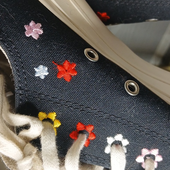 Converse Black Floral Sneakers Size 8 - Picture 12 of 16